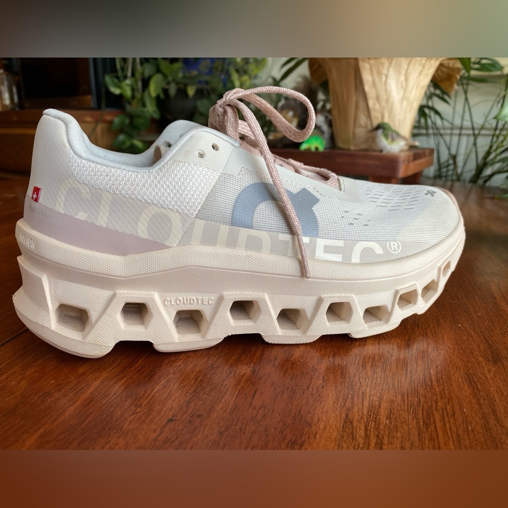 On Running Women's Cream and Pink Running Shoes 7.5 - Picture 11 of 16